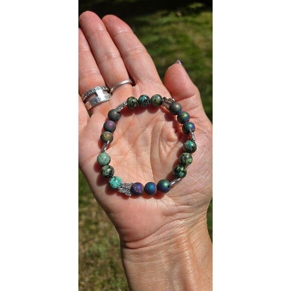 Electroplated Druzy Agate, African Turquoise & Butterfly Charm Bracelet - Picture 4 of 7